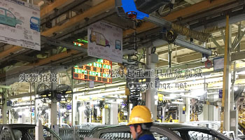 智能提升裝置用于車門安裝案例圖一